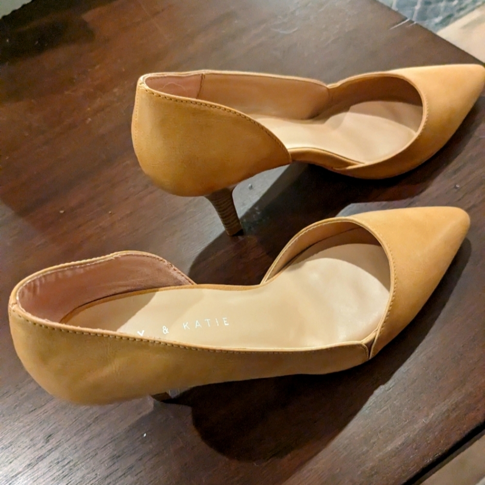 Kelly & Katie Thilima pointed yoe heel size 7 NWOT